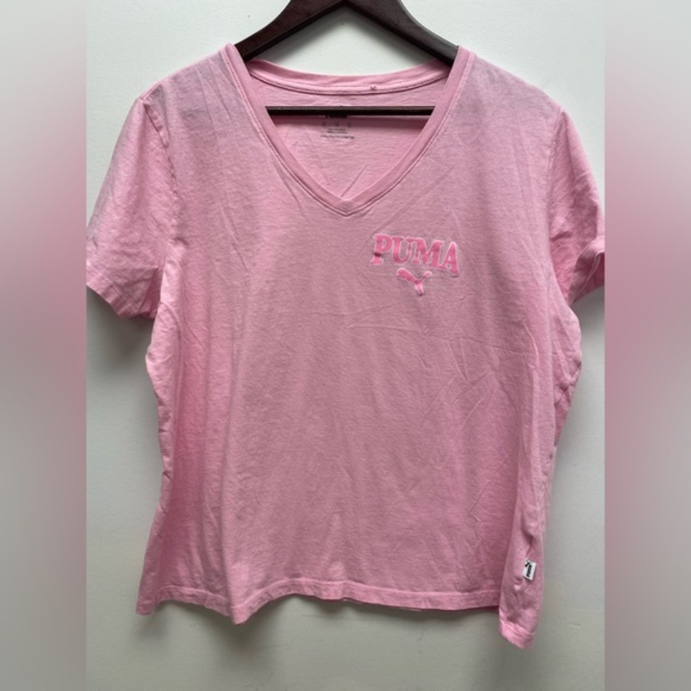 4 for $25 🩷 Puma Logo V-Neck Tee 🩷 - XL